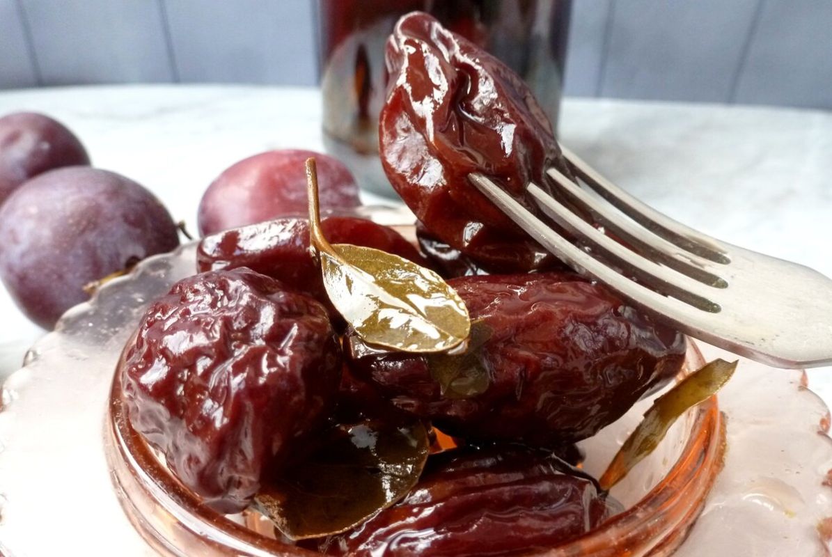 Маринованные сливы — восхитительное лакомство!