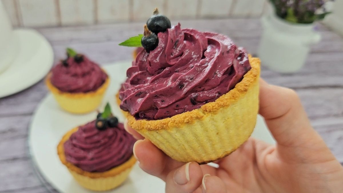 Корзиночки с творожным тестом и ягодным кремом