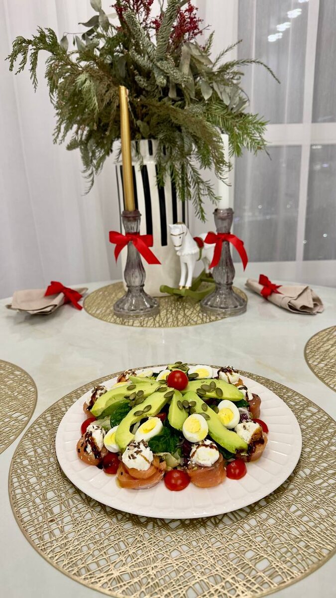 Необычный салат с форелью и рикоттой для вашей трапезы