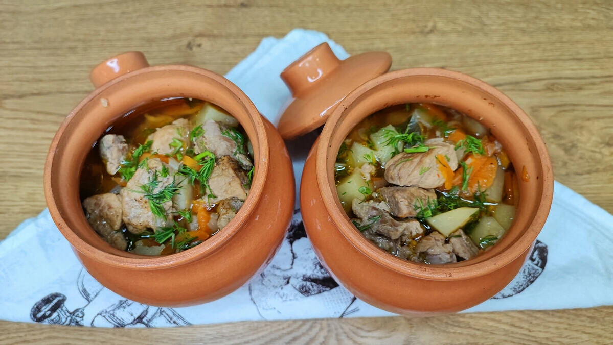 Невероятное жаркое в горшочке: мясо, которое тает на языке