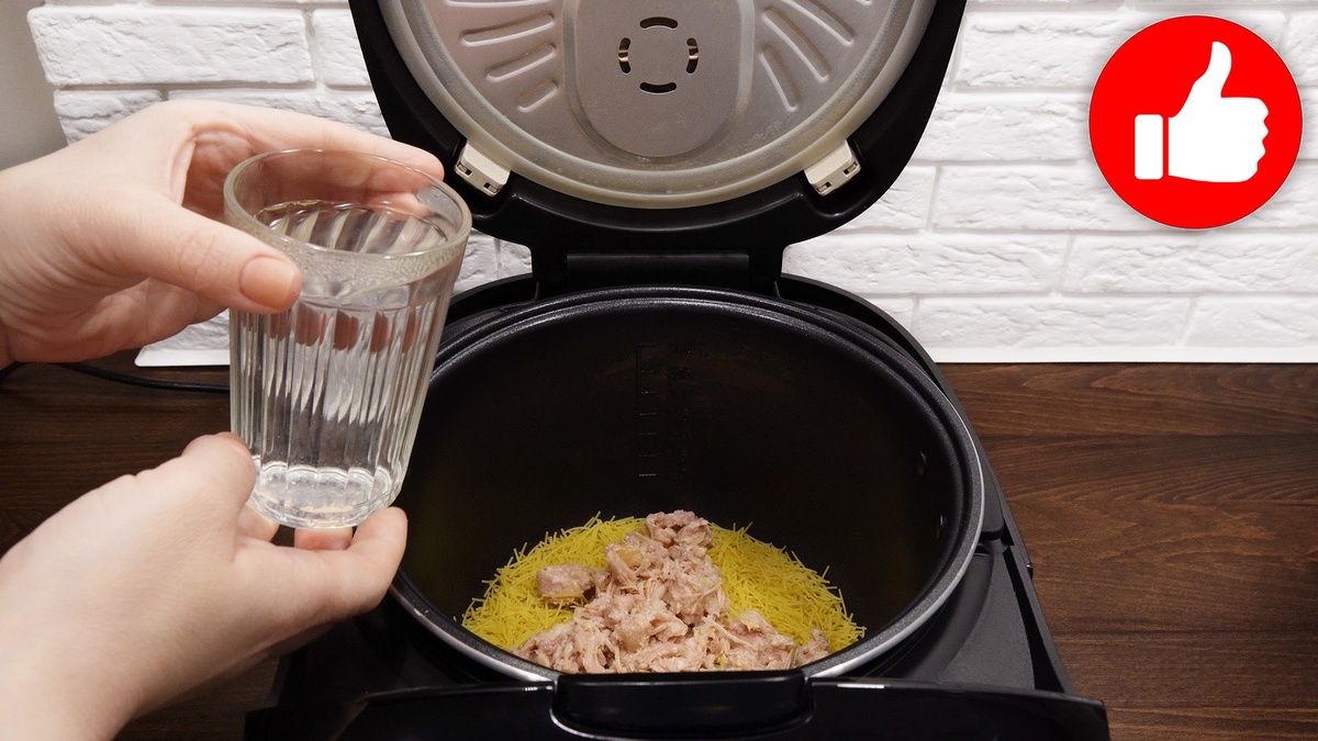 Простой и вкусный обед: вермишель с тушенкой в мультиварке