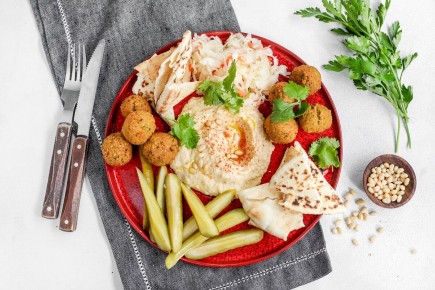 Как приготовить фалафель с хумусом и квашеной капустой