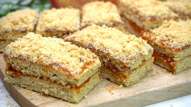 Ностальгия на вкус: как приготовить любимые песочные полоски из детства