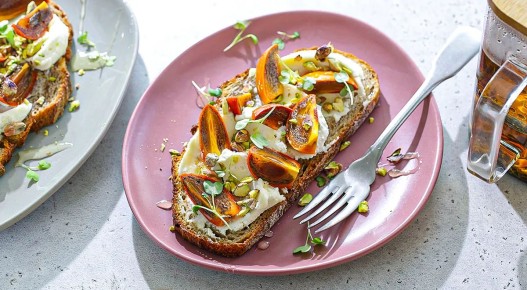 Необычные бутерброды: хурма и сыр в гармонии вкуса