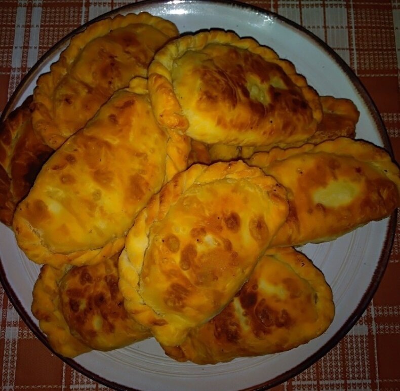 Пирожки, которые исчезают мгновенно: секреты вкусного домашнего лакомства