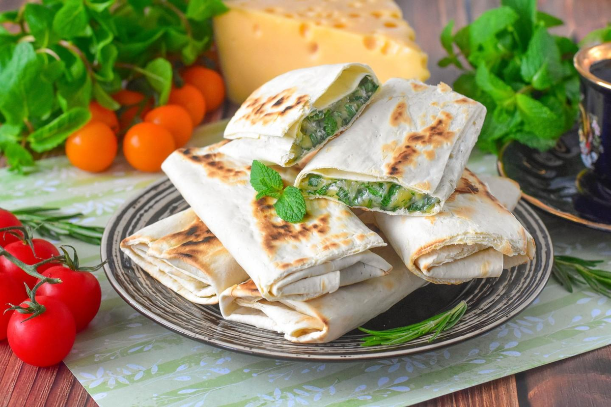 Лаваш с сыром и зеленью: быстрое и вкусное угощение
