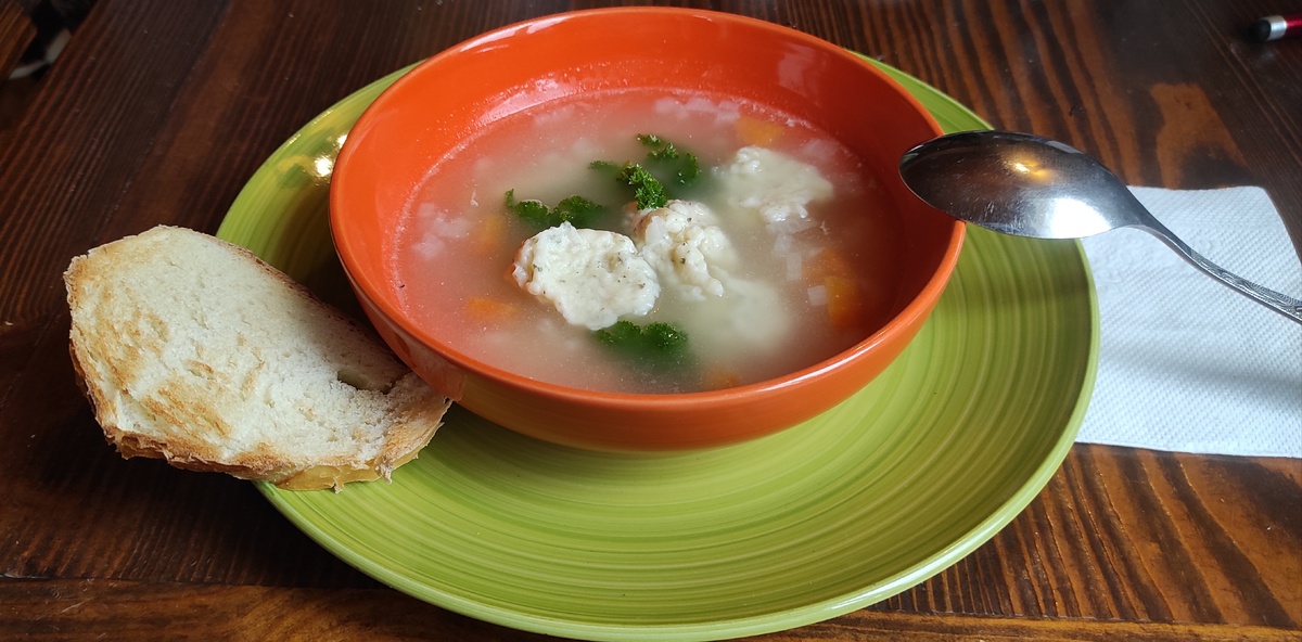 Узнайте секреты быстрого и вкусного куриного супа с клецками