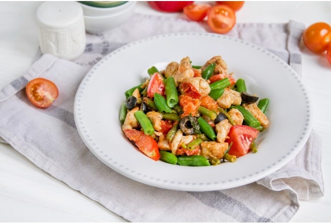 Цыплёнок по-гречески: лёгкий и вкусный ужин с овощами