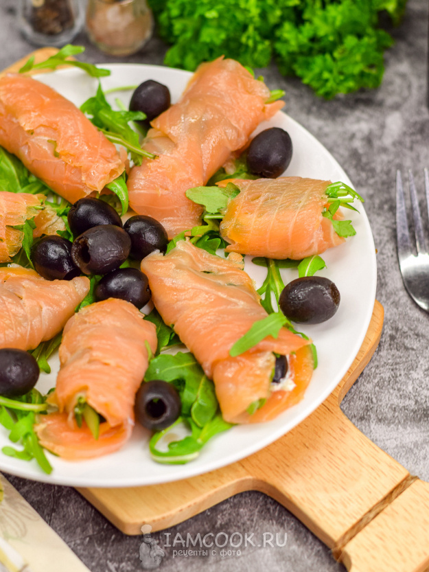 Рулетики из красной рыбы: идеальная закуска за считанные минуты