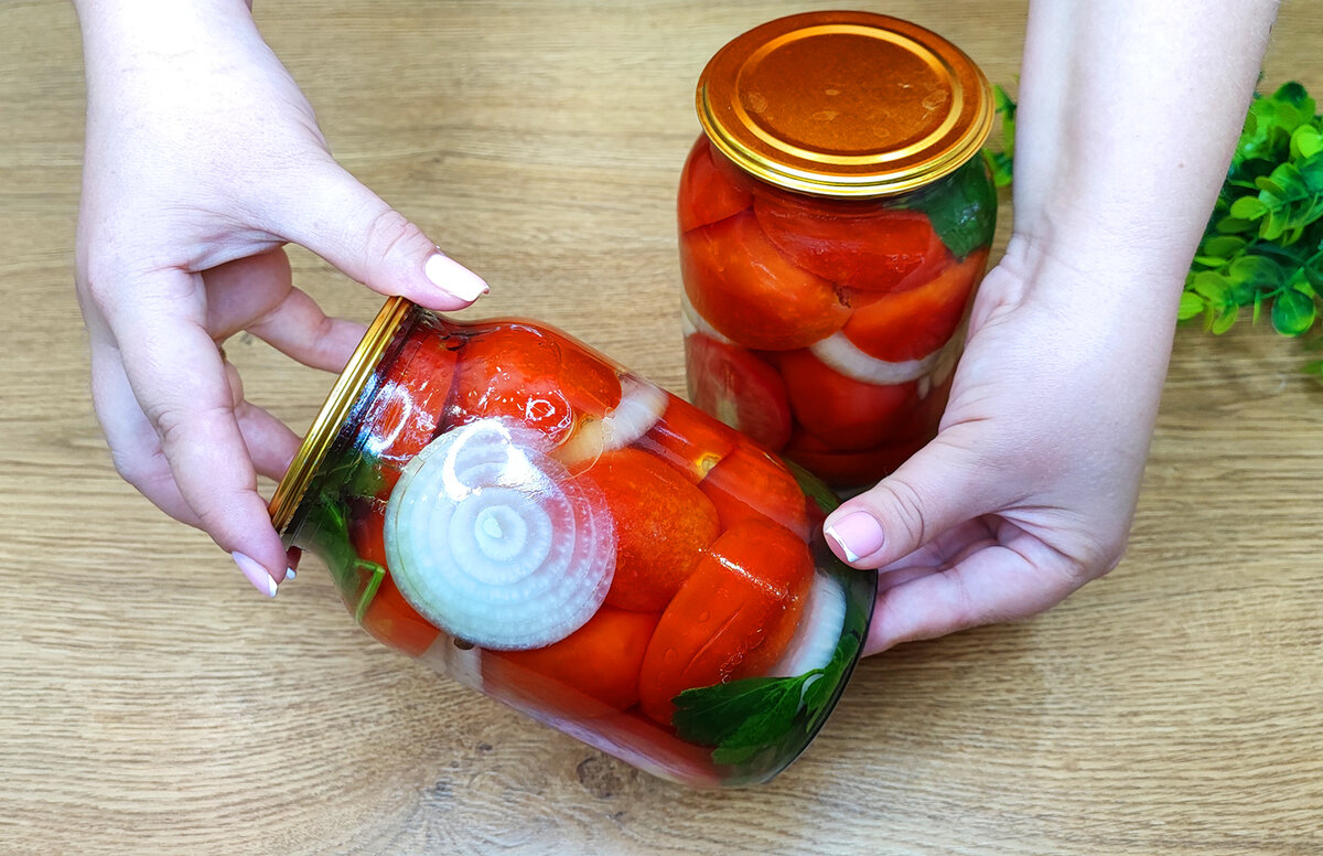 Как приготовить ароматные помидоры на зиму: простой рецепт