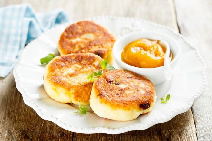 Нежные сырники с абрикосами