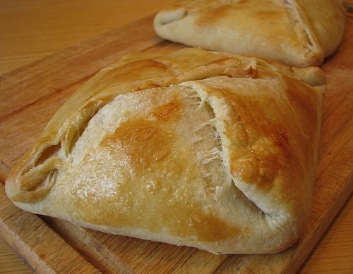 Слоеные хачапури: идеальное сочетание теста и сыра