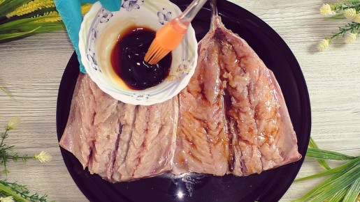 Простое блюдо: скумбрия с овощами и сыром, которое удивит вас