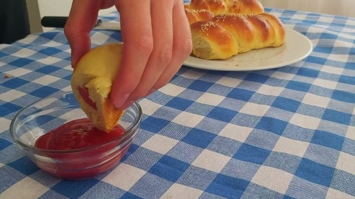 Погружаемся в мир вкуса: сосиски в тесте как идеальная закуска