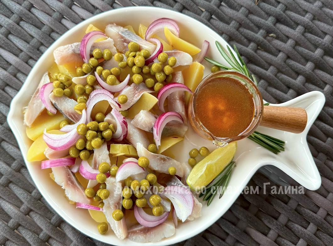 Неожиданное украшение вашего стола: как преобразить традиционный салат из сельди