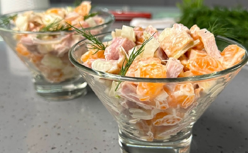Салат с копченой курицей и мандаринами: сочетание ярких вкусов для любого случая