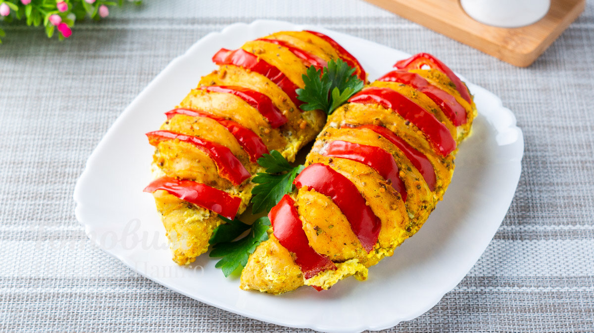 Нежная куриная грудка с перцами: легко и вкусно