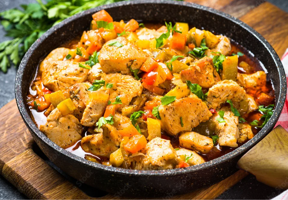 Ароматное овощное рагу с курицей: быстрое и полезное угощение на любой случай