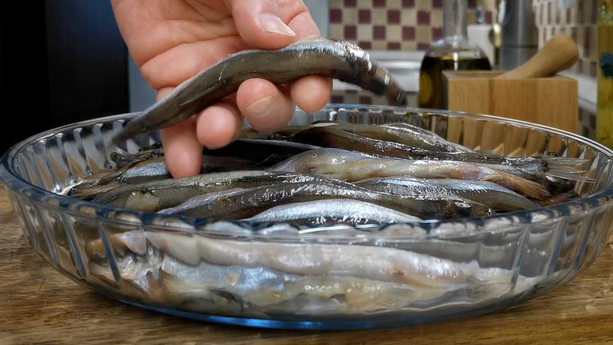 Пощекочите свои рецепторы: идеальная мойва, запеченная без лишнего беспорядка