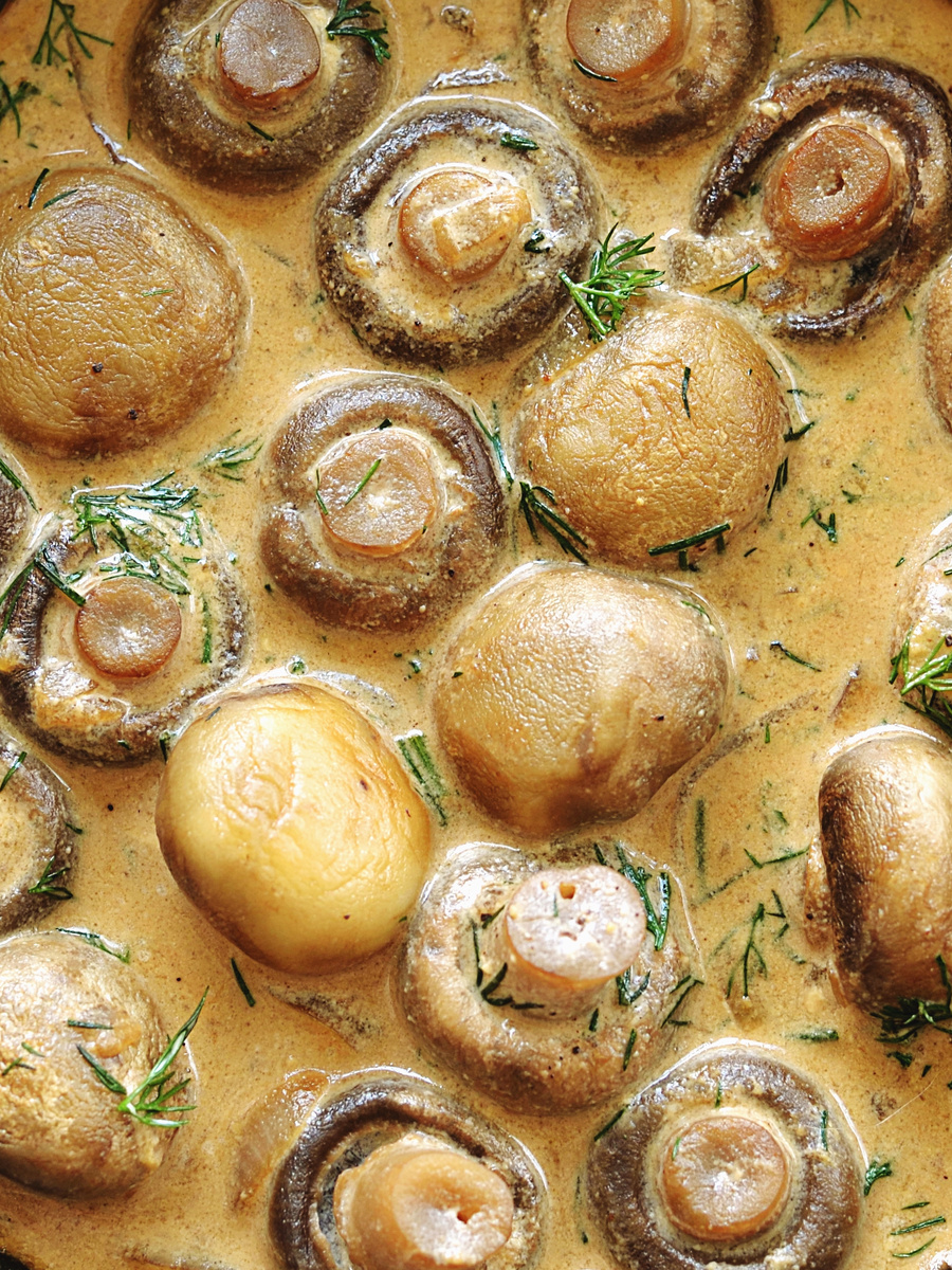 Грибы в нежном соусе: быстрая и вкусная находка для ужина