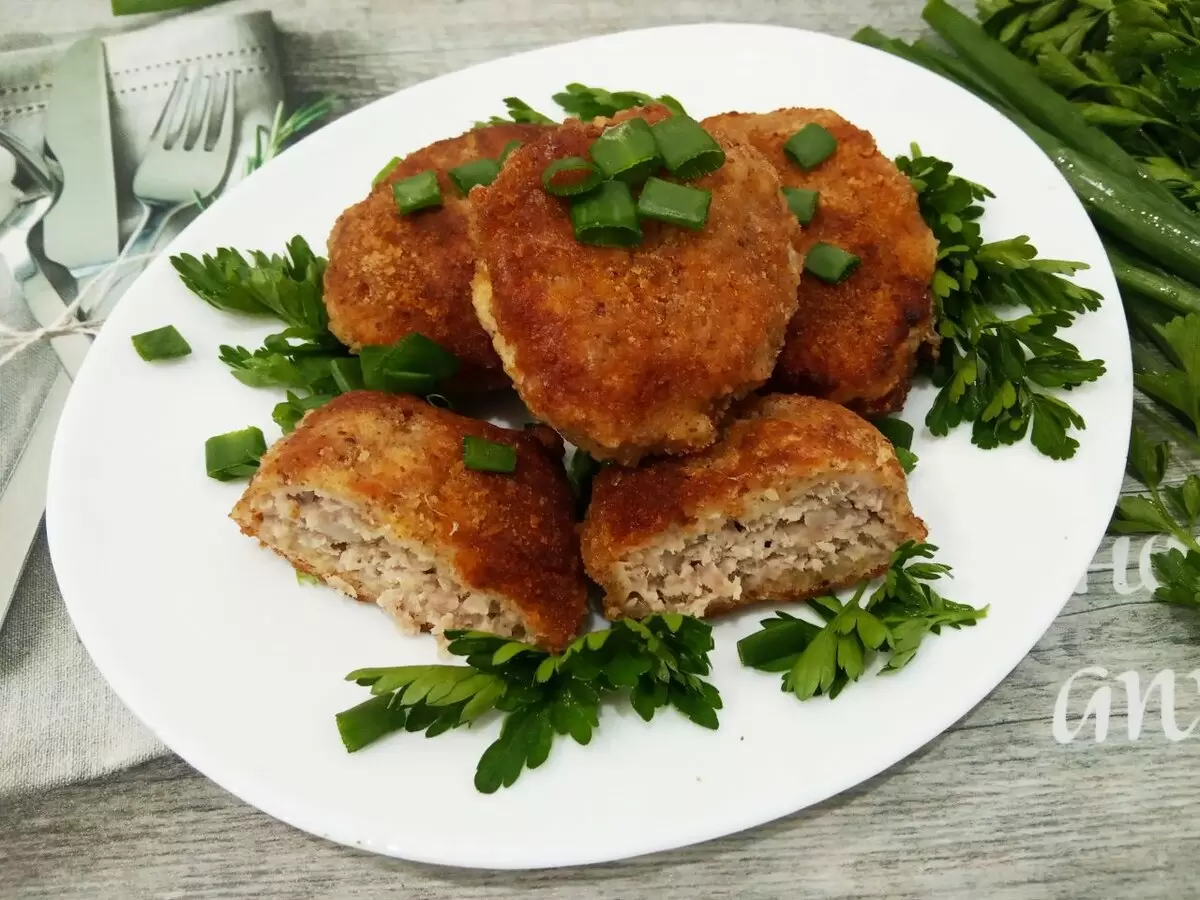 Сочные котлеты в яичном кляре с хрустящей корочкой