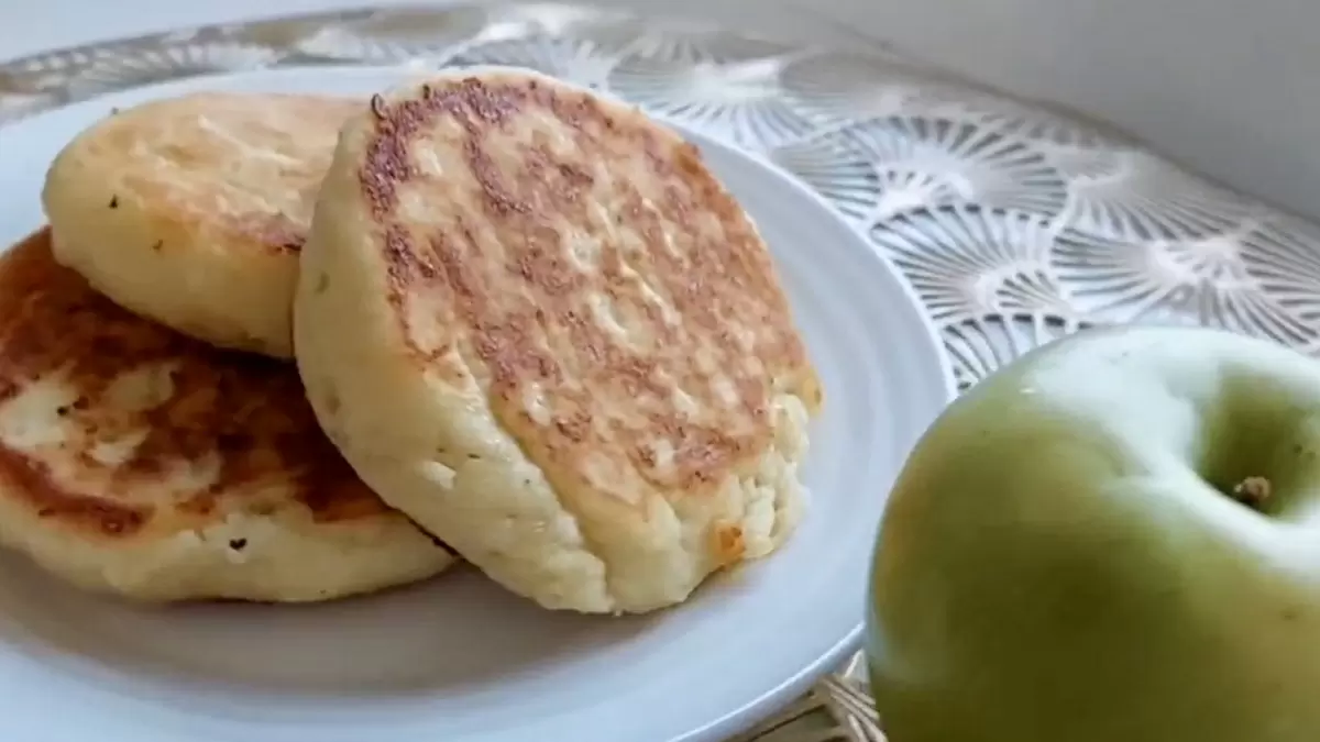 Яблочные оладьи: нежное удовольствие без угрызений совести