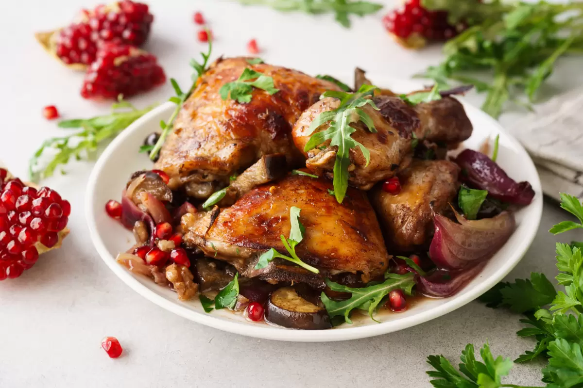 Курица в гранатовом соусе: праздник вкуса на вашем столе