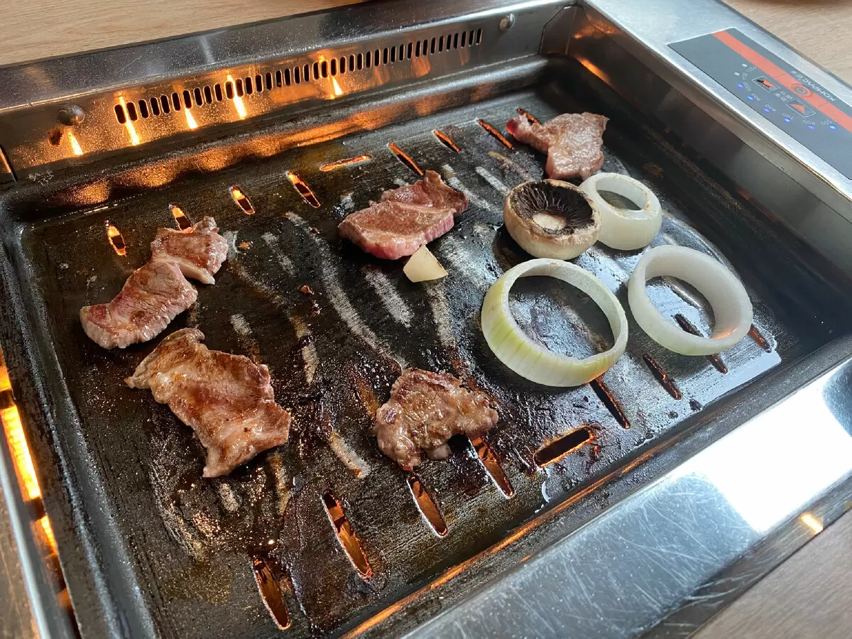 Корейское барбекю в сердце Москвы: жаркое приключение на столе