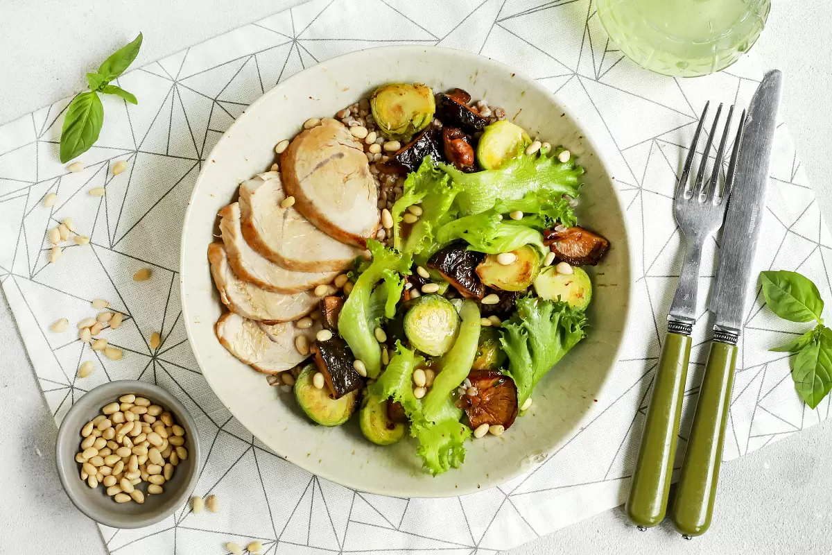 Приготовление боула «Green Energy» с индейкой и шиитаке