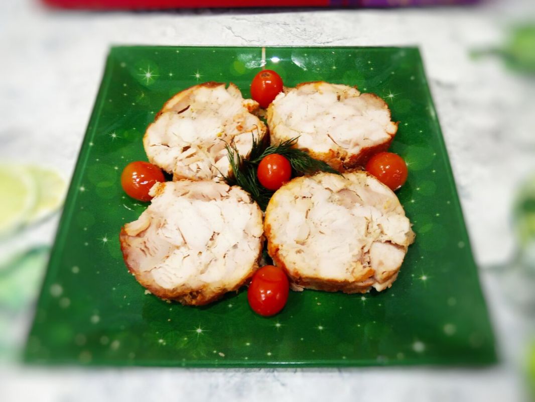 Вкусный запеченный куриный рулет, который удивит ваших гостей