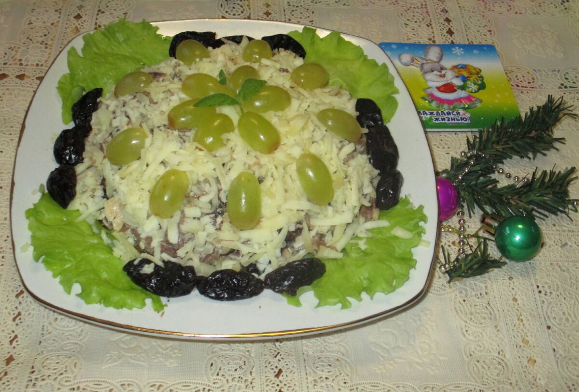Оригинальный праздничный салат с говядиной, который удивит гостей