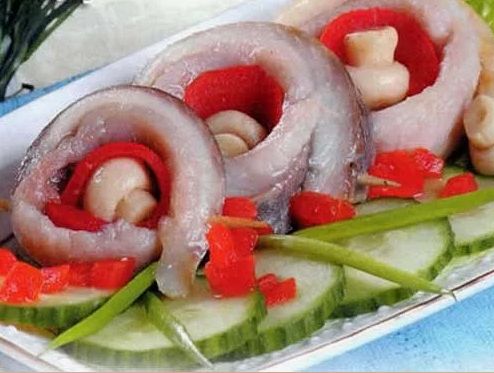 Восхитительные рулеты из сельди: закуска, которая покорит сердца гостей